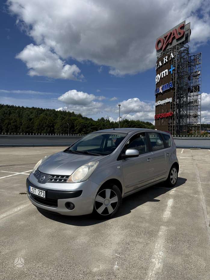 Nissan Note, 1.6 l., hatchback