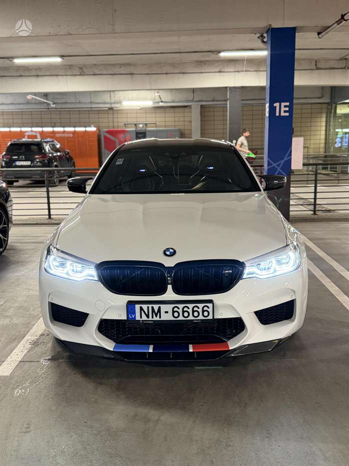 BMW M5, saloon / sedan