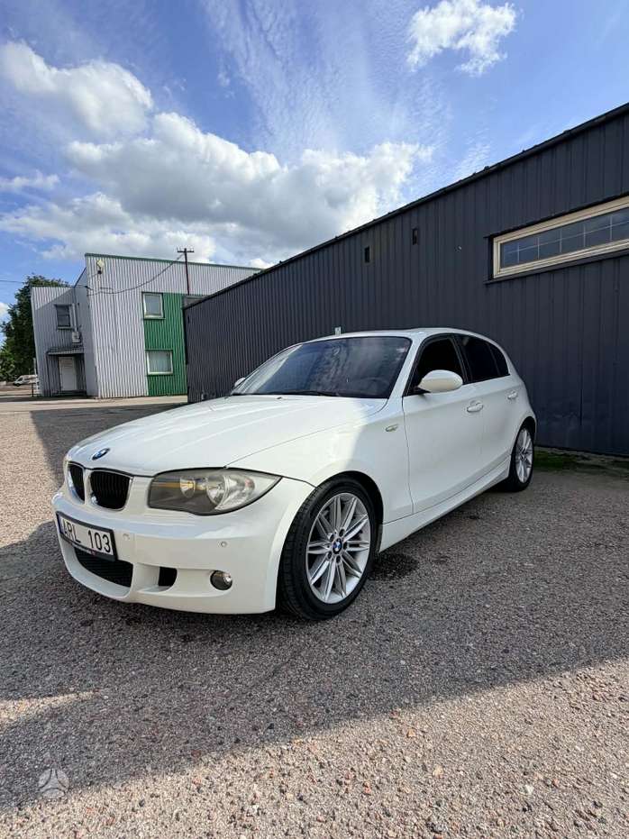 BMW 120, hatchback
