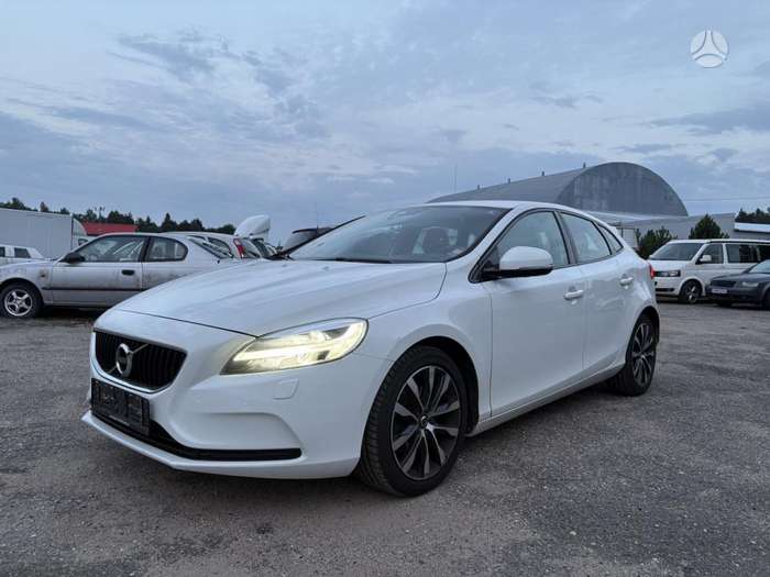 Volvo V40, 1.5 l., hatchback