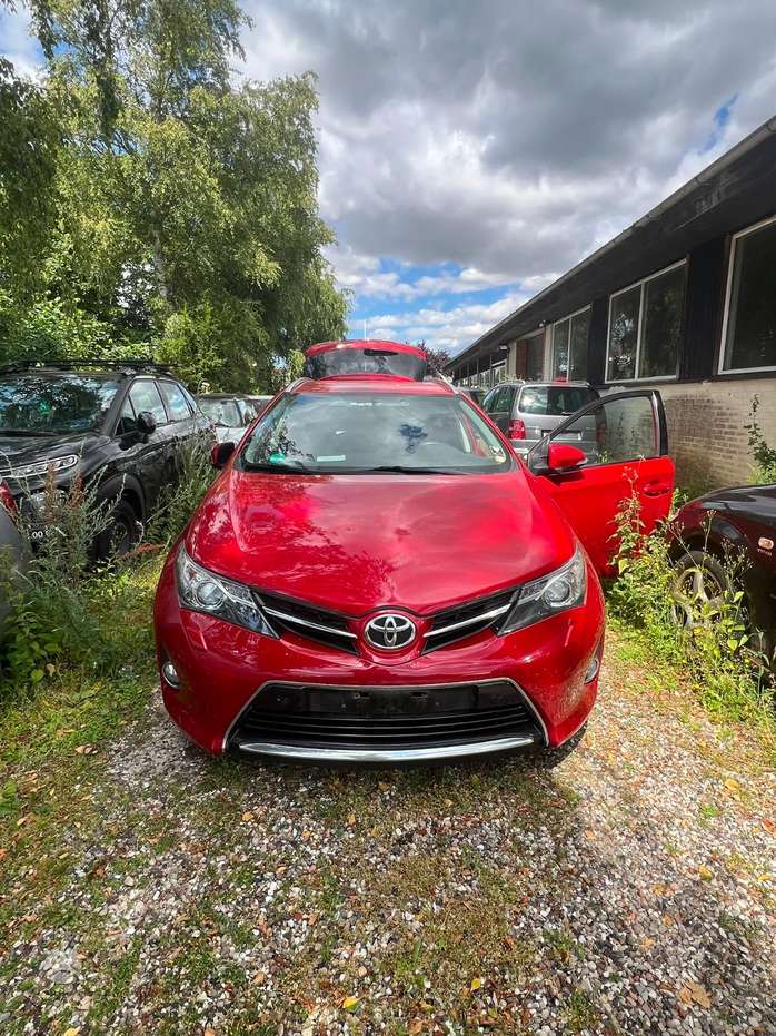 Toyota Auris, 2.0 l., Универсал