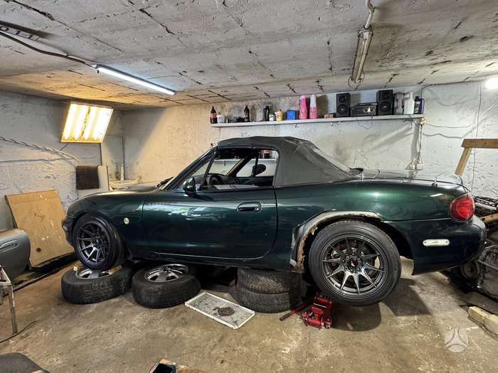 Mazda MX-5, 1.6 l., convertible