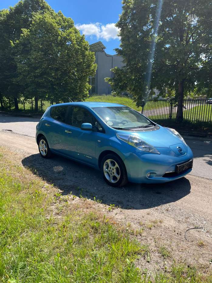 Nissan Leaf, hatchback