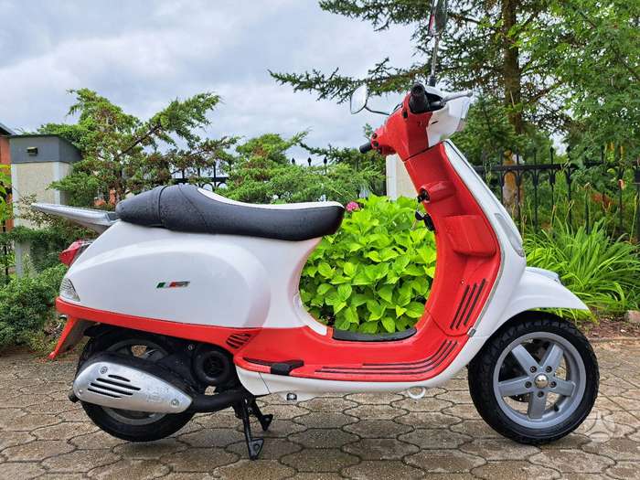 Piaggio Vespa 49cc, scooters / mopeds