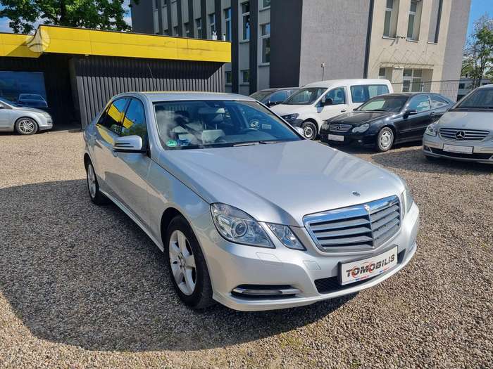 Mercedes-Benz E200, 2.2 l., Седан