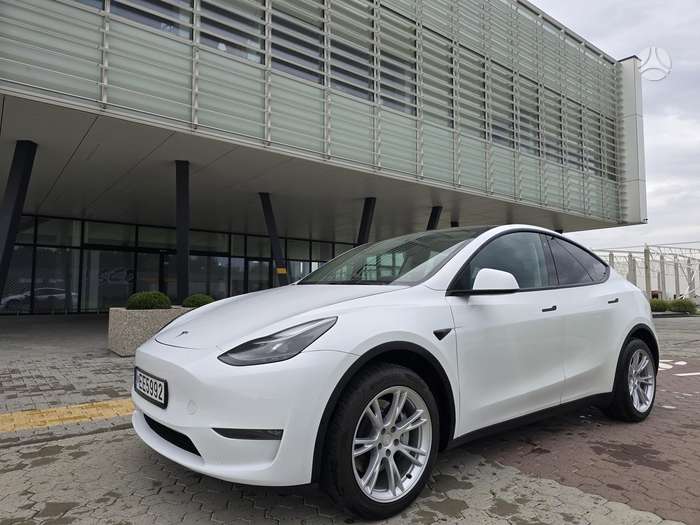 Tesla Model Y, 82 kWh, off-road / crossover