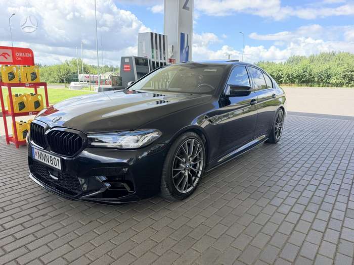 BMW M550, Седан