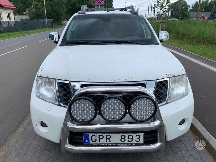 Nissan Navara, 2.5 l., Пикап