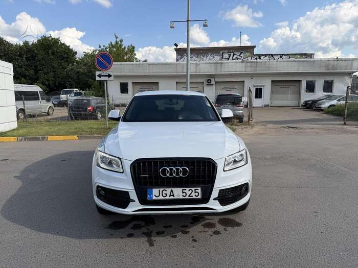 Audi Q5, 2.0 l., off-road / crossover