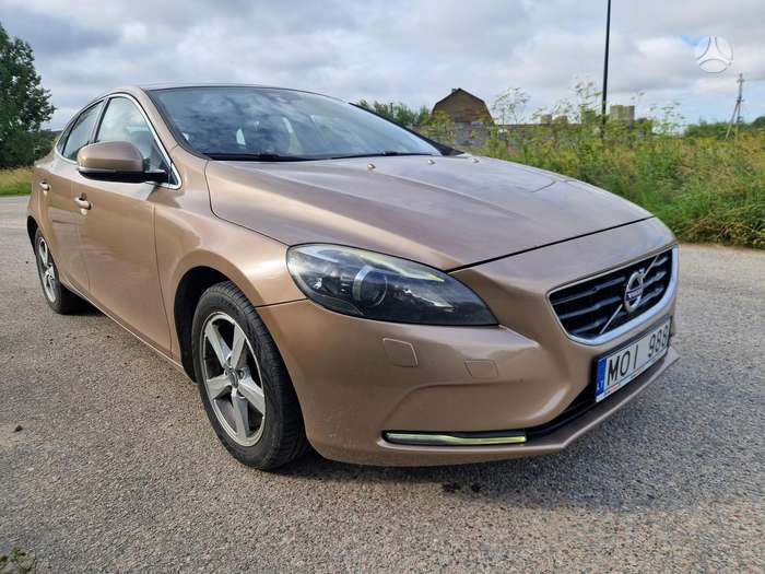 Volvo V40, 1.6 l., hatchback