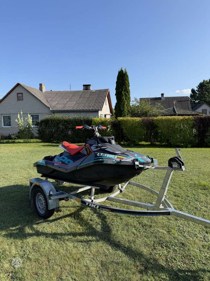 Sea-Doo Spark Trixx, jet skis