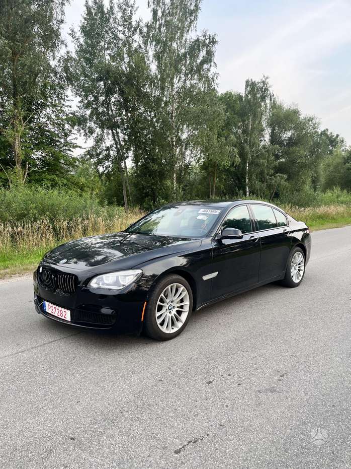 BMW 750, 4.4 l., Седан
