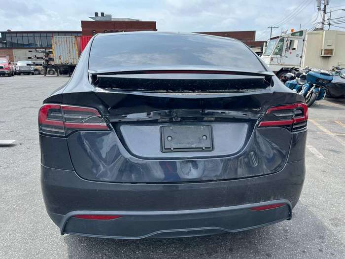 Tesla Model X, Хэтчбек