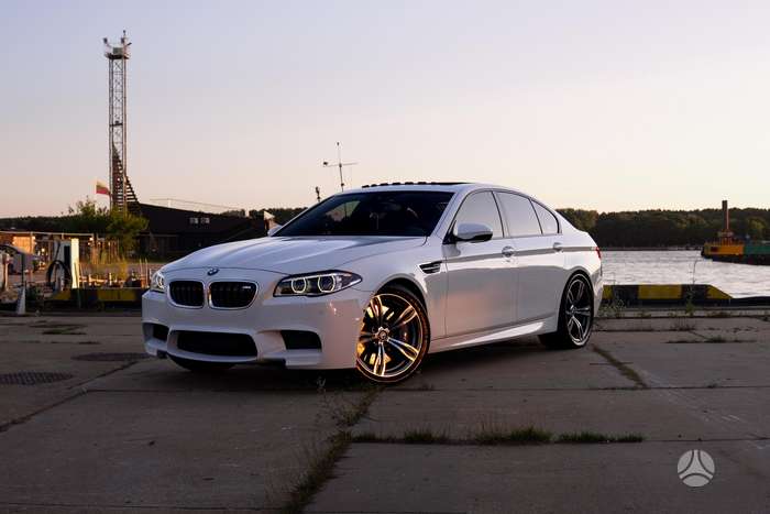 BMW M5, 4.4 l., Седан