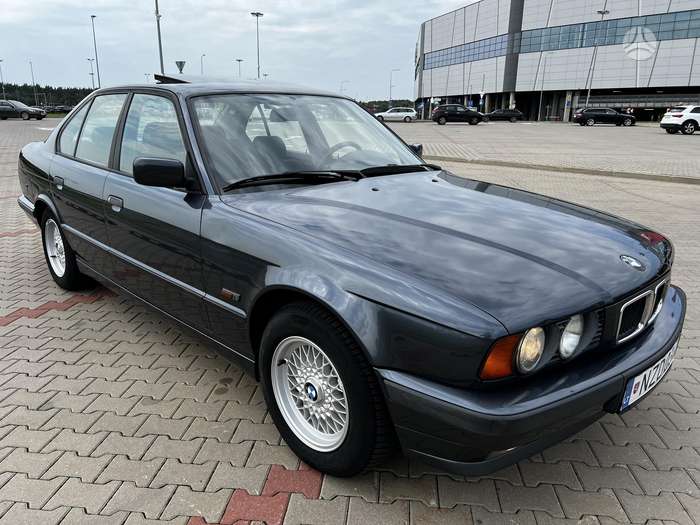 BMW 520, 2.0 l., Седан
