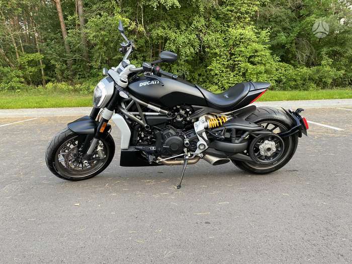 Ducati Diavel, street / classic