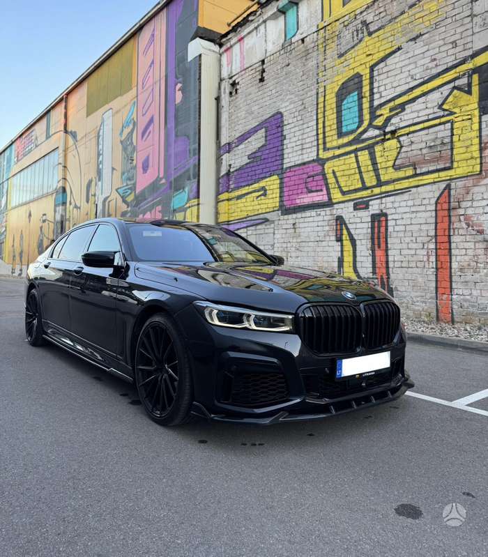BMW 750, 4.4 l., Седан