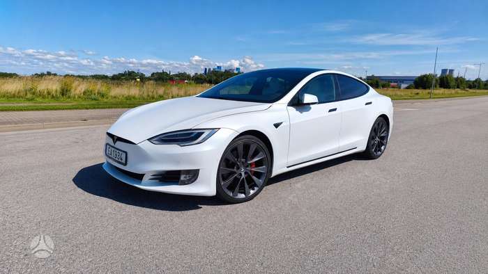 Tesla Model S, Хэтчбек