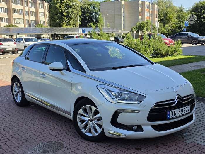 Citroen DS5, 1.6 l., hatchback