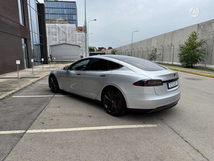 Tesla Model S, 85 kWh, hečbekas