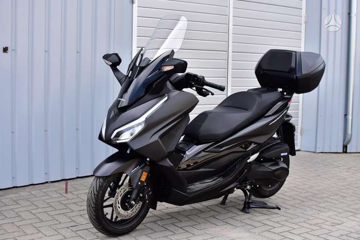 Honda Forza 350cc, мотороллеры / мопеды