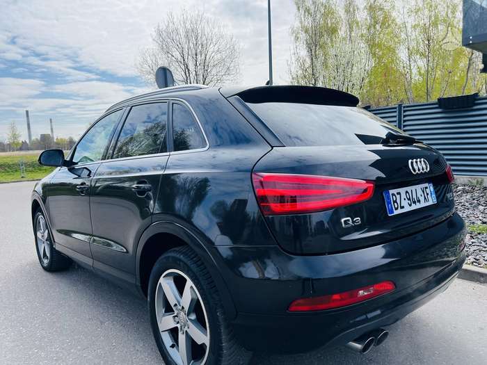 Audi Q3, 2.0 l., off-road / crossover