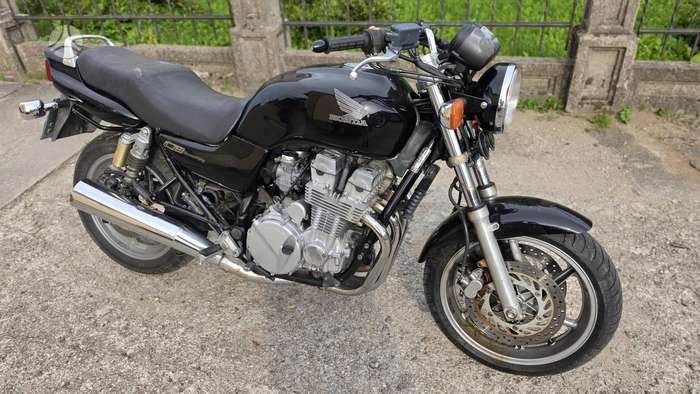 Honda CB 750cc, street / classic