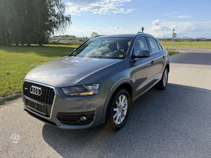 Audi Q3, 2.0 l., off-road / crossover