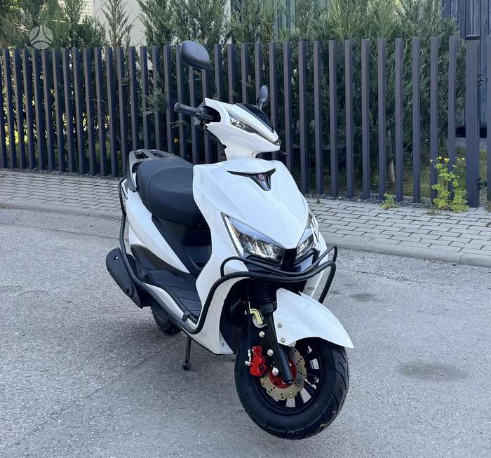 Yamaha Cygnus 49cc, scooters / mopeds