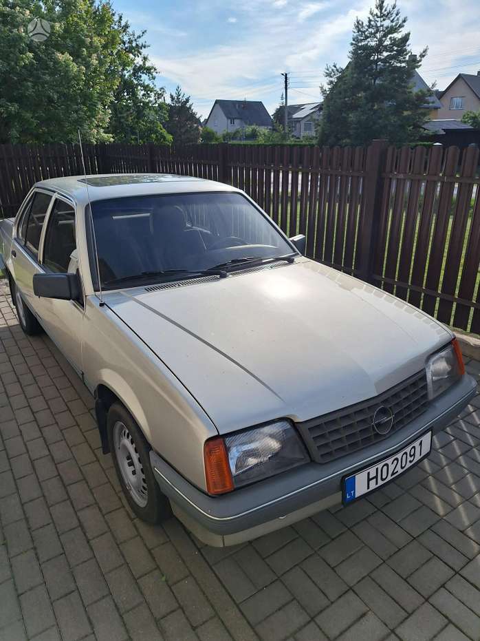 Opel Ascona, 1.8 l., Седан
