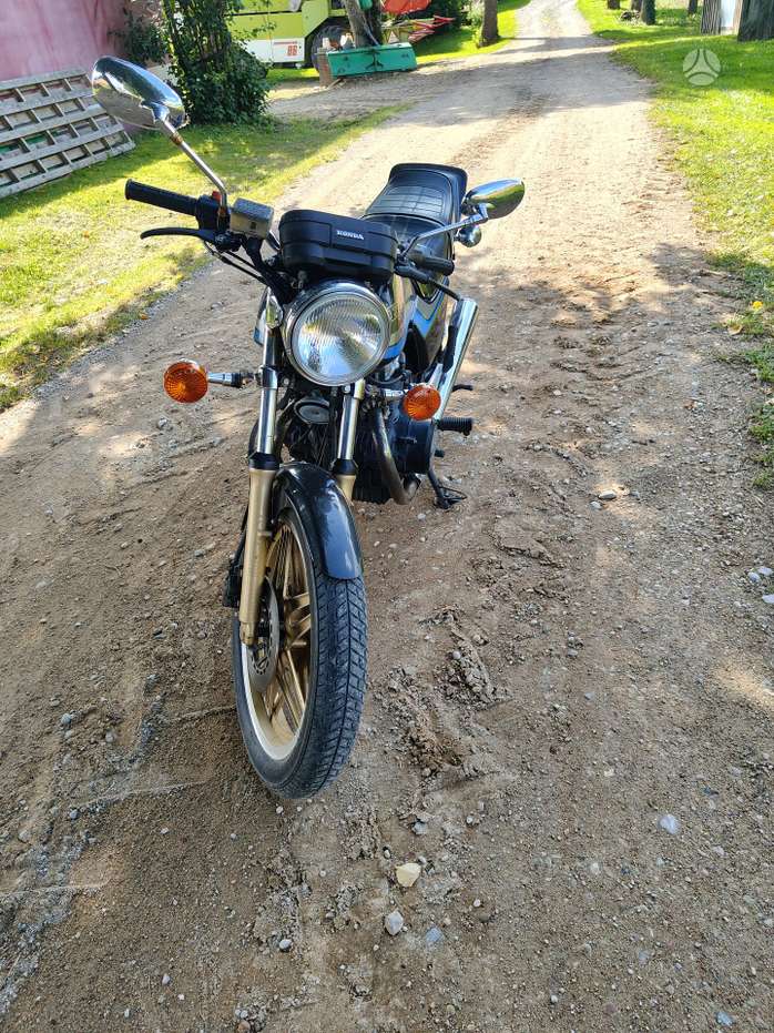 Honda CB 400cc, street / classic