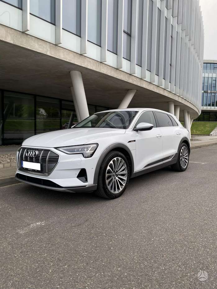 Audi e-tron, 71 kWh, off-road / crossover
