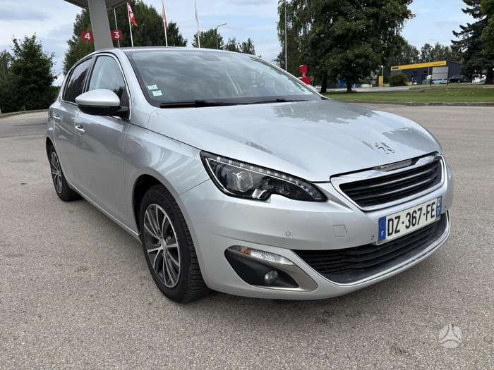 Peugeot 308, 1.2 l., hatchback