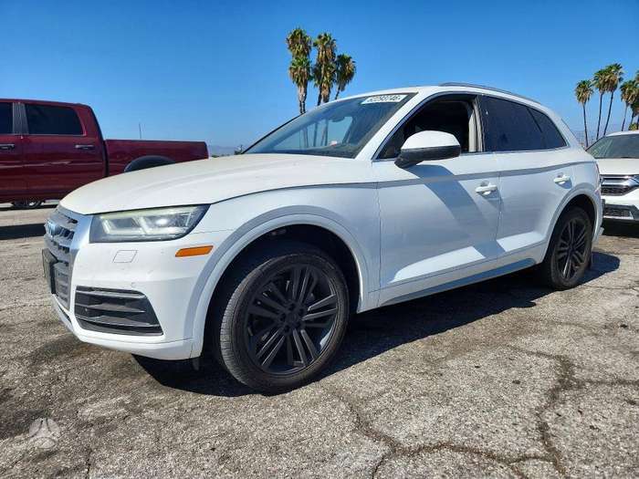Audi Q5, 2.0 l., off-road / crossover