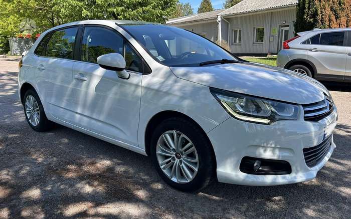 Citroen C4, 1.2 l., hatchback