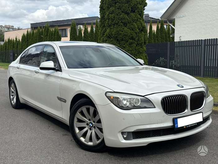 BMW 750, 4.4 l., Седан