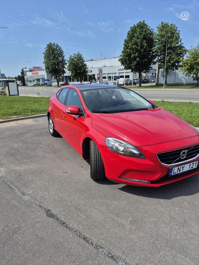 Volvo V40, 1.6 l., hatchback