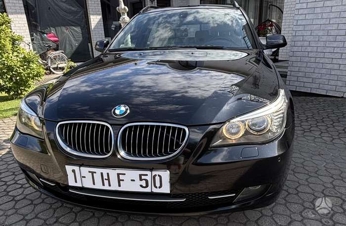 BMW 525, universalas