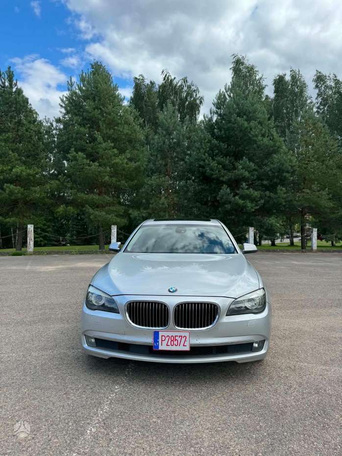 BMW 730, Лимузин