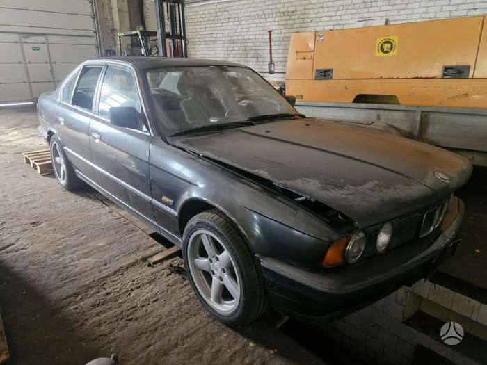 BMW 524, 2.4 l., Седан