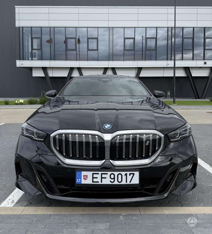 BMW i5, sedanas