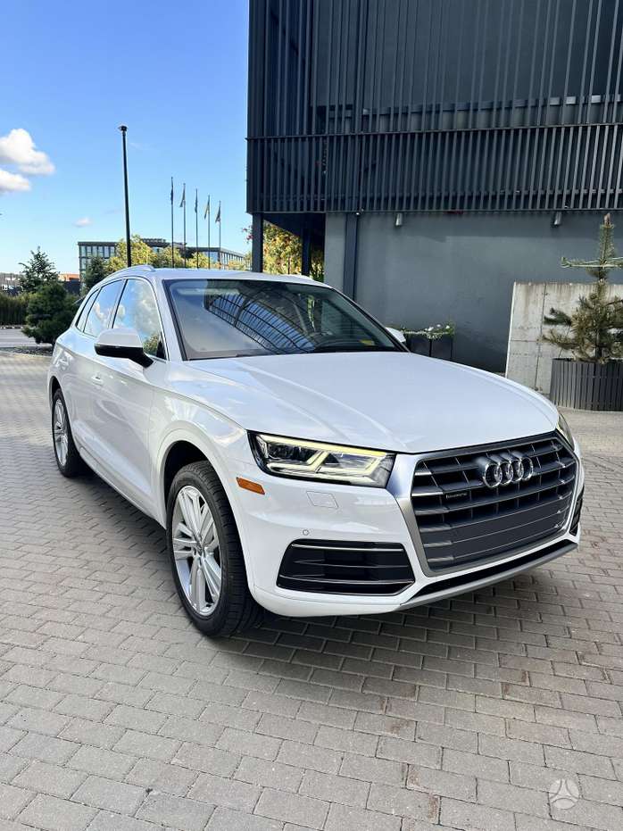 Audi Q5, 2.0 l., off-road / crossover