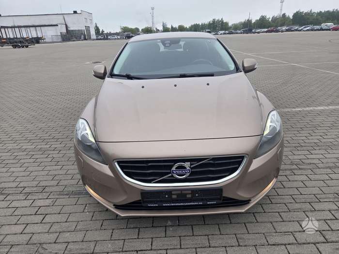Volvo V40, 1.6 l., hatchback