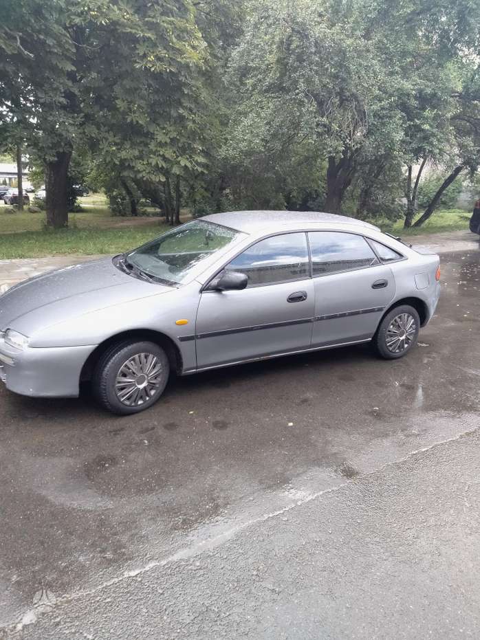 Mazda 323F, 1.5 l., Хэтчбек