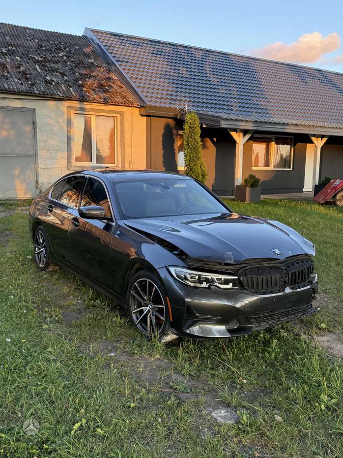 BMW 330, 2.0 l., Седан