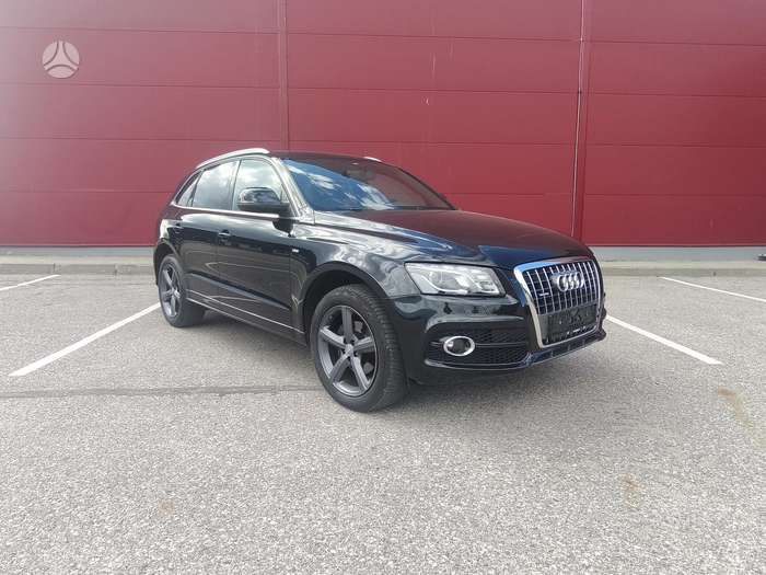 Audi Q5, 2.0 l., off-road / crossover