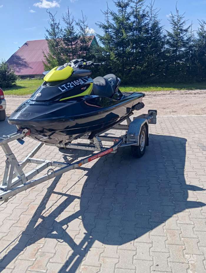 Sea-Doo RXT 260, jet skis