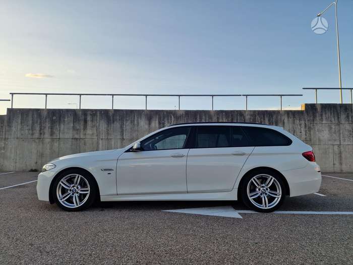 BMW M550, universalas
