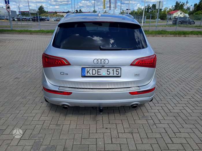 Audi Q5, 3.2 l., off-road / crossover