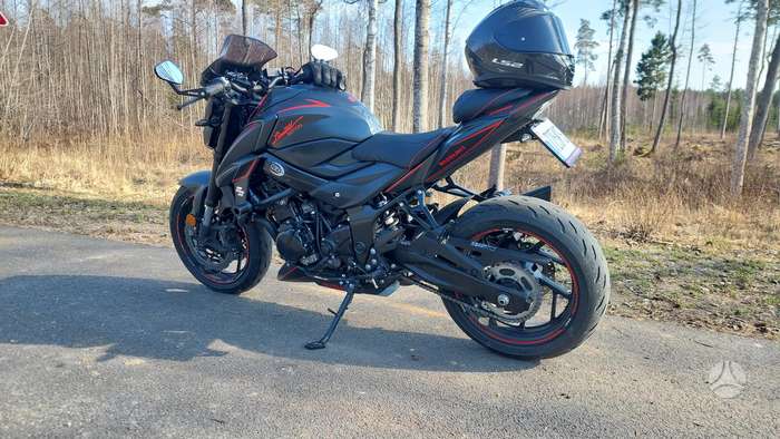 Suzuki GSX-S, street / classic